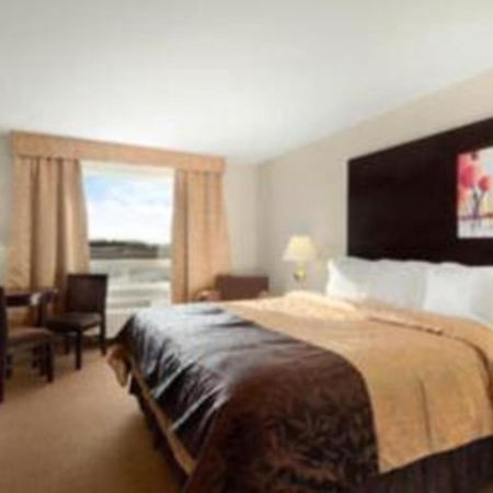 Super 8 By Wyndham Innisfail Zewnętrze zdjęcie
