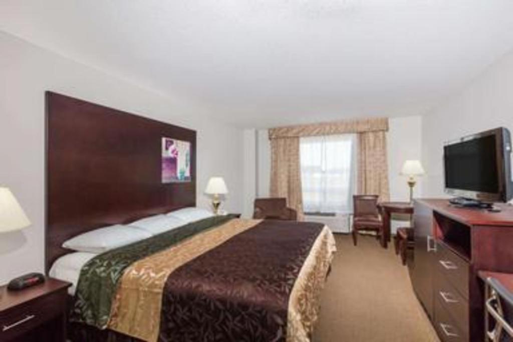Super 8 By Wyndham Innisfail Zewnętrze zdjęcie